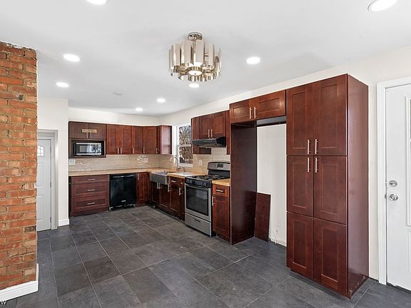 5th image of 12522 Crossburn Ave