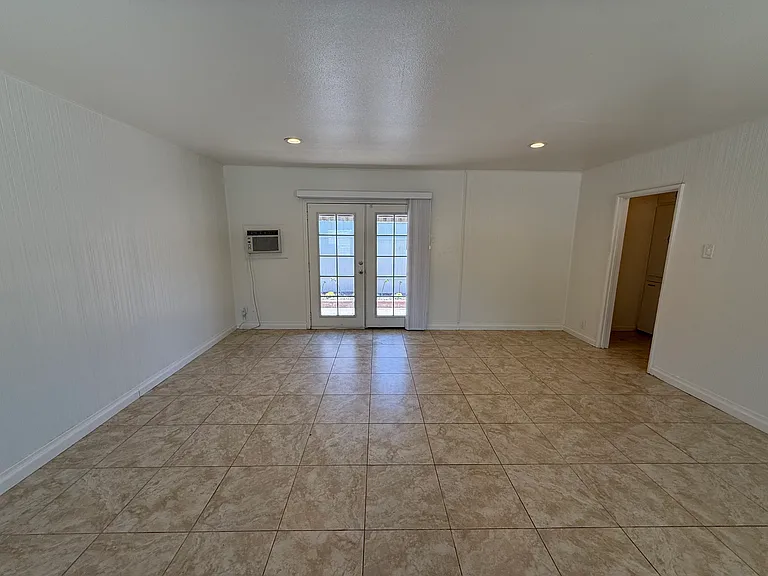 4285 1/2 Mobley Ave — Photo 6