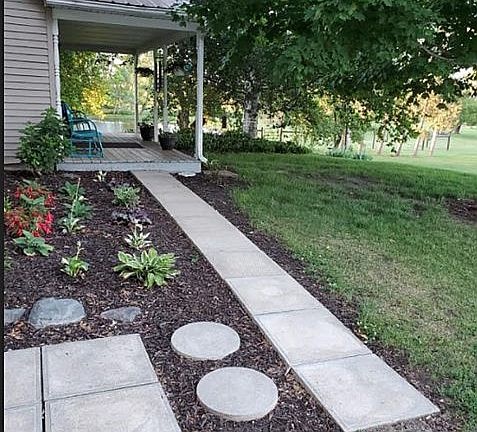 Front Sidewalk/porch