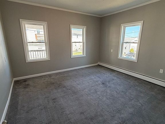 5th image of 529 Warren St