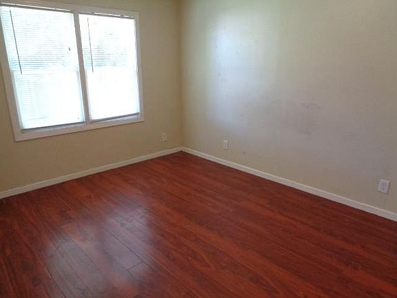 4th image of 5319 Gordon Dr