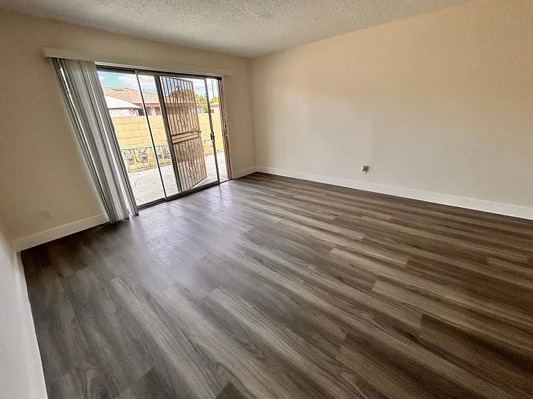 6128 Gotham St — Photo 4
