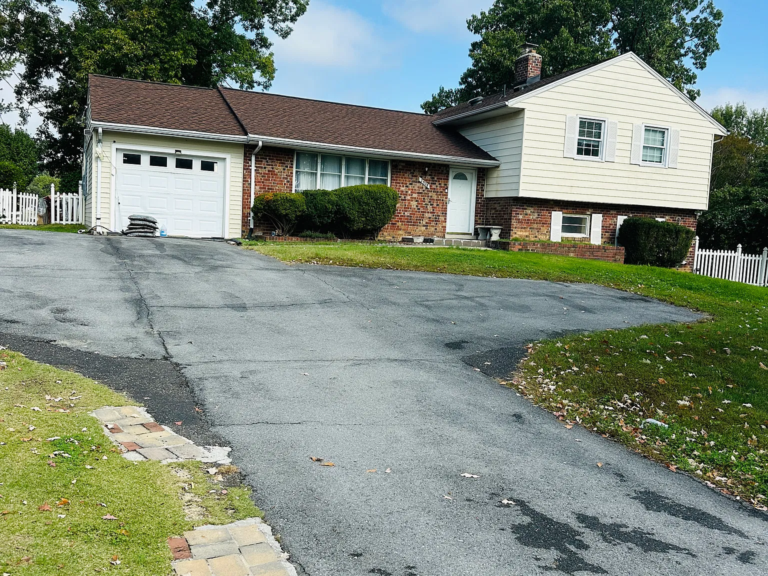 4 bed, 2315 sqft, $4,300 — Photo 3