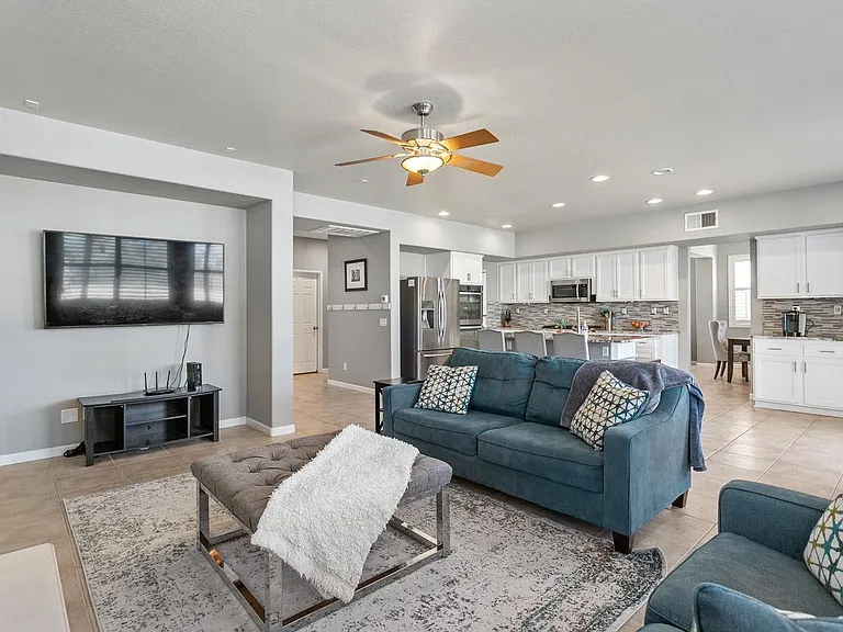 1071 Greenway Rd — Photo 12