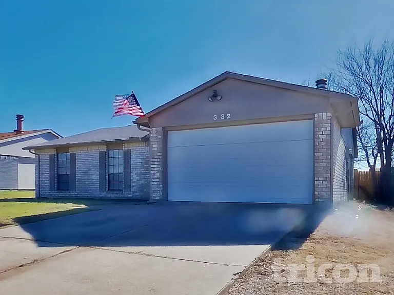 332 Rockcrest Dr — Photo 2