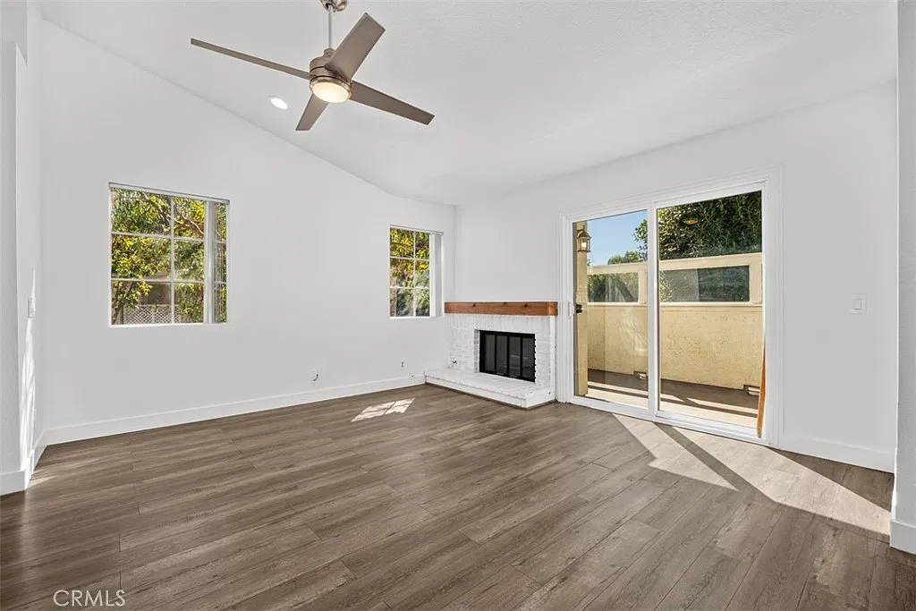 3 bed, 1356 sqft, $3,850 — Photo 4