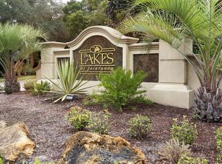 529 Lake Of The Woods Dr, Venice, FL 34293