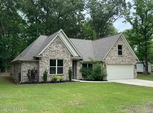 2670 Hickory Hill Dr, Nesbit, MS 38651