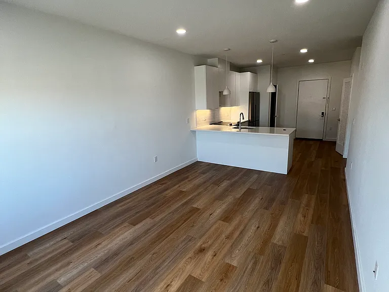 207 Freeway Dr E #3 — Photo 7