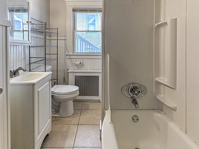 1027 Woodlawn St #1027 — Photo 7