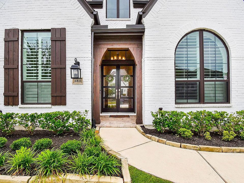 1st image of 6811 Mirabeau Ln