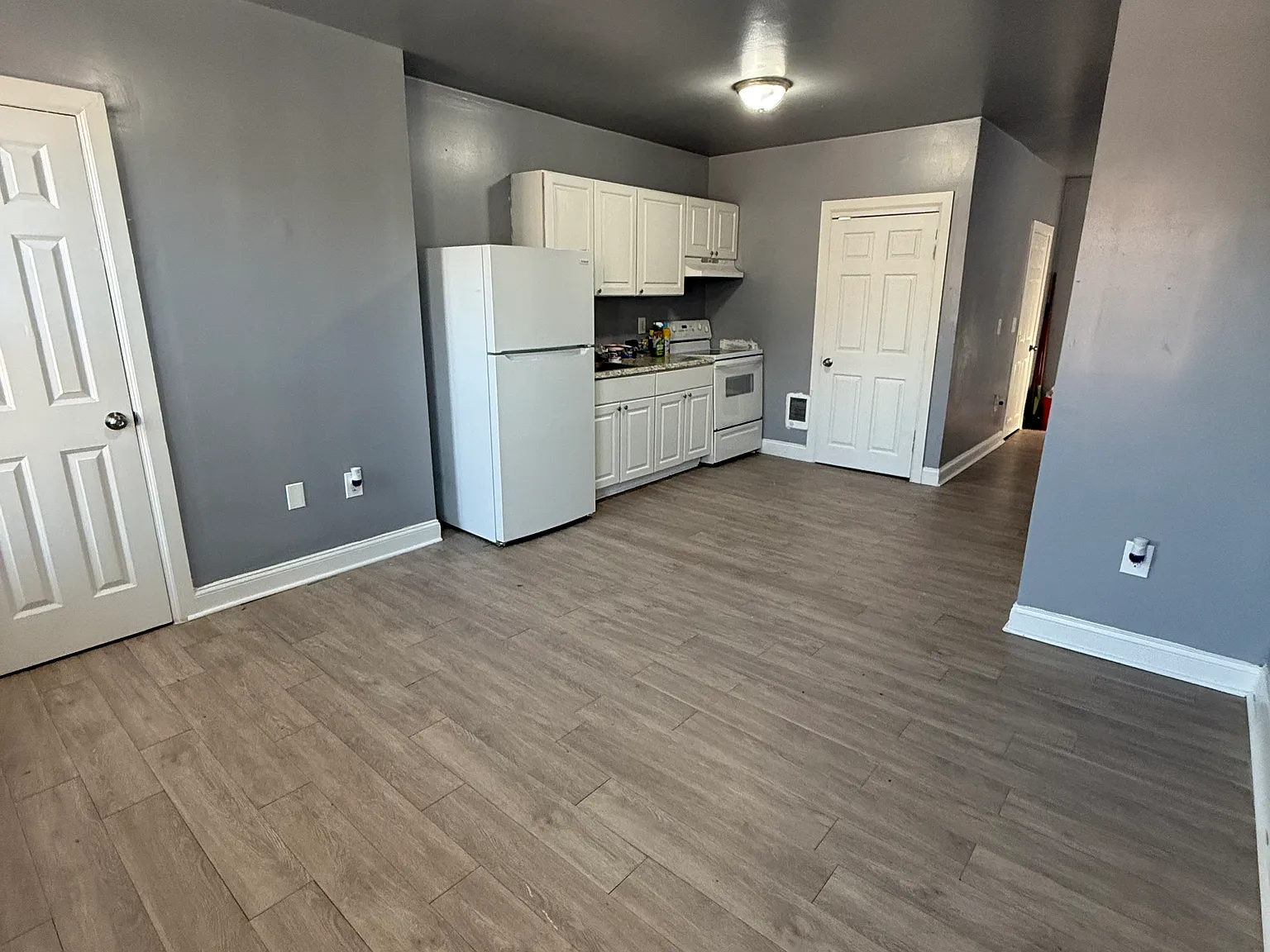 1 bed, 1000 sqft, $1,300 — Photo 2