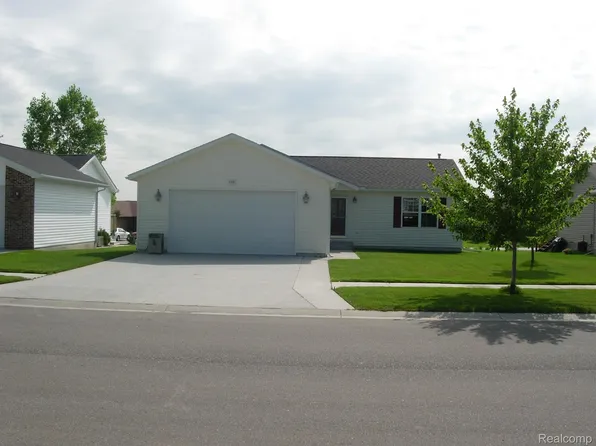 185 Harbor View Dr, Marysville, MI 48040