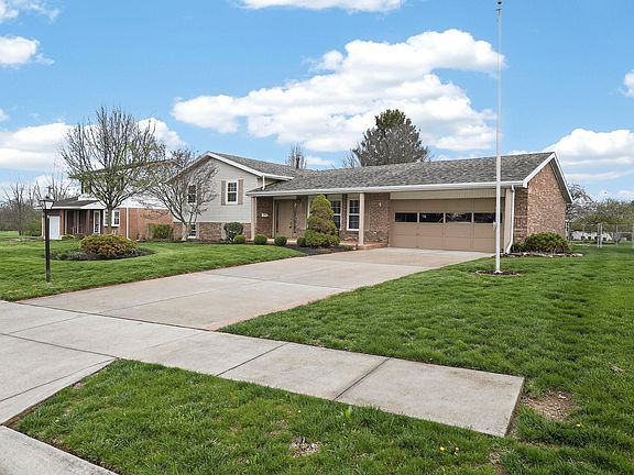 2nd image of 4 Brookside Ct