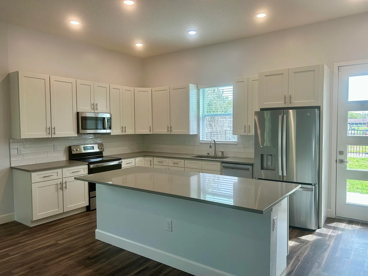 4 bed, 3.5 bath, 2151 sqft, $3,150 — Photo 3