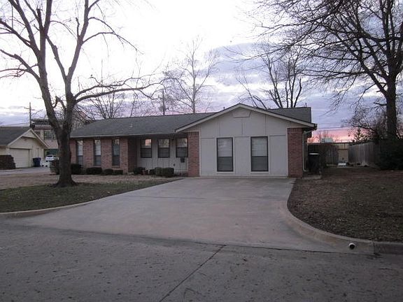 3rd image of 297 Sunset Dr
