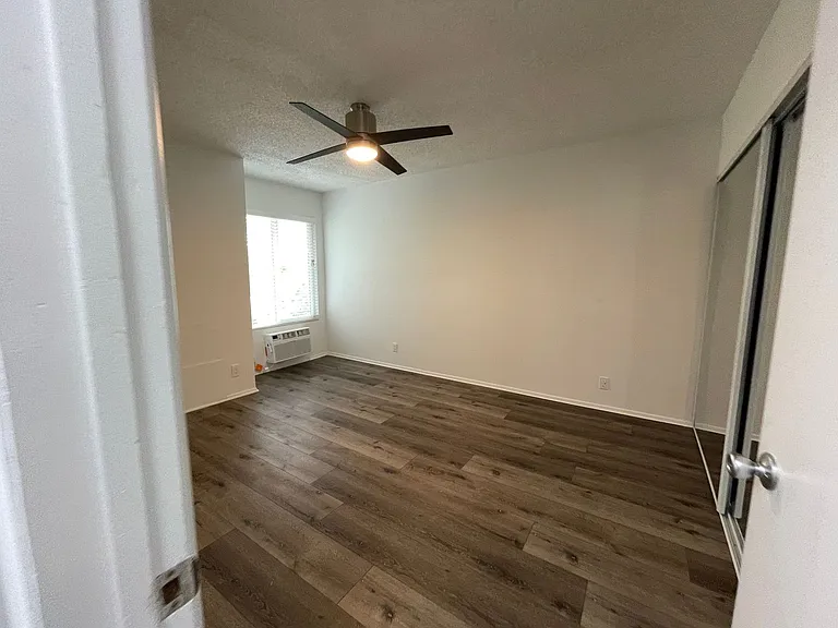 20317 Saticoy St — Photo 18