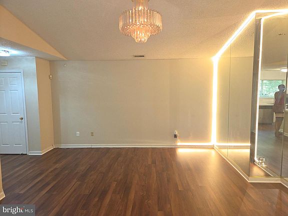 4th image of 17 Ashlar Hill Ct Unit 17