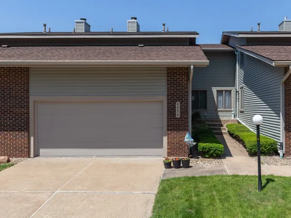 4554 Bunker Hill Dr, Bettendorf, IA 52722