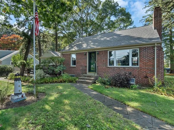 2200 W Shore Rd, Warwick, RI 02889
