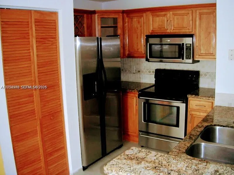 7200 NW 114th Ave #307 — Photo 11