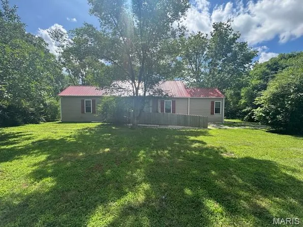 1678 N Hobby Hut Rd, Cuba, MO 65453