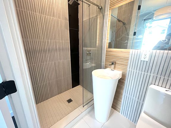 5th image of 257 Winthrop St #4F