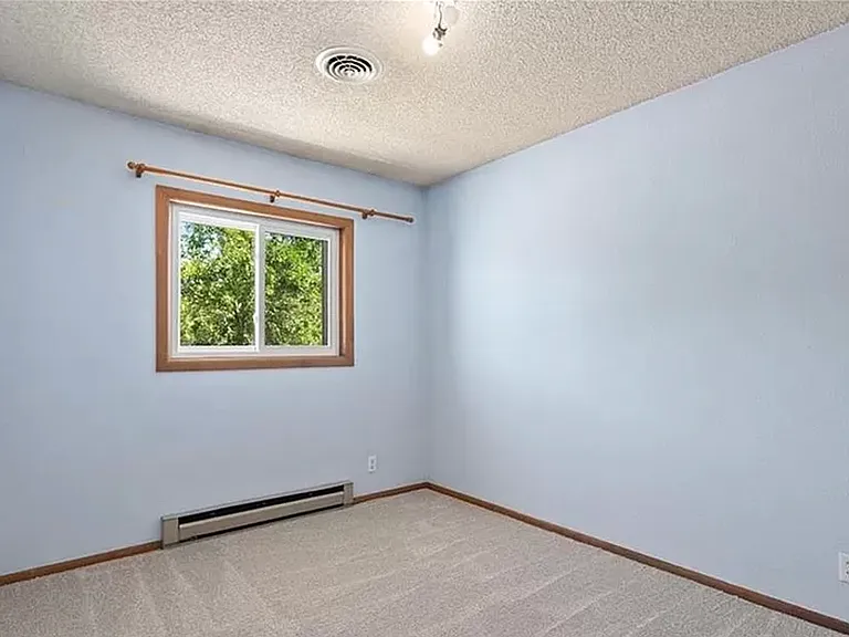 300 Aristocrat Dr — Photo 8