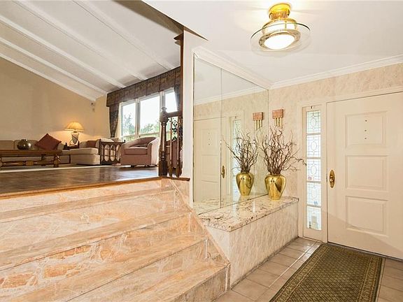 3rd image of 51 Parkway E