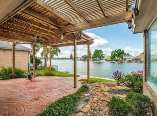 13661 Lakeside Place Dr, Willis, TX 77318