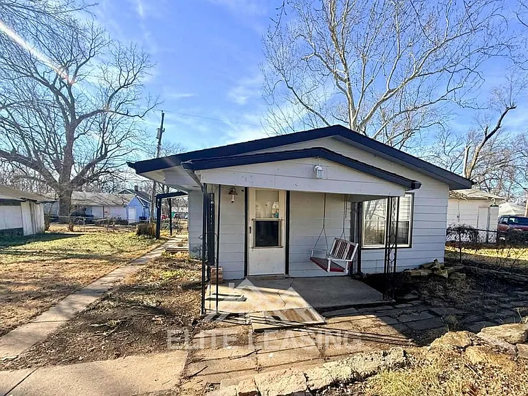 505 SE Fairfax St — Photo 1