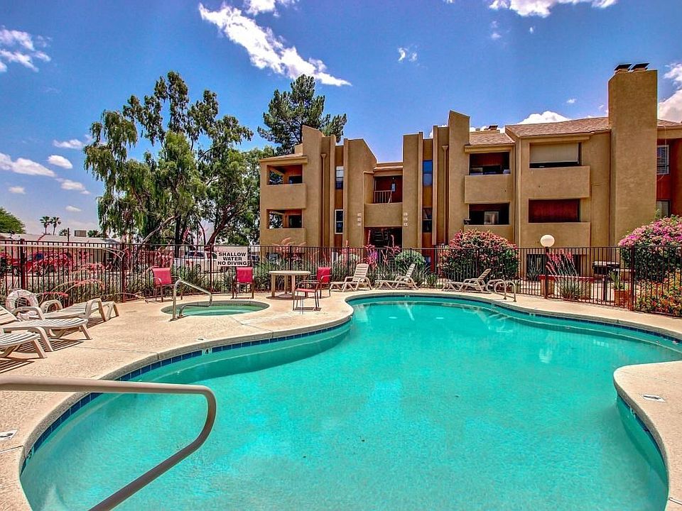 Community Pool and Spa