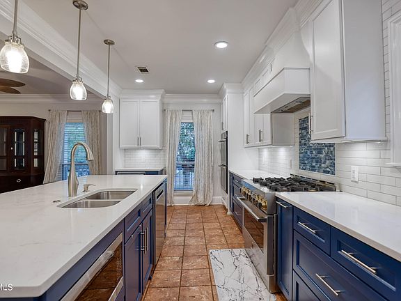5th image of 408 Caribe Pl N