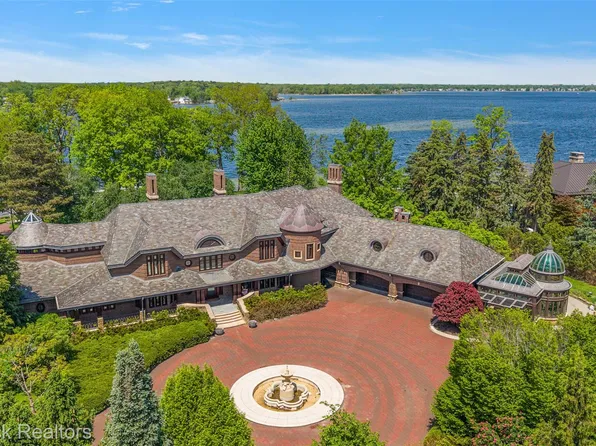 4740 Dow Ridge Rd, Orchard Lake, MI 48324