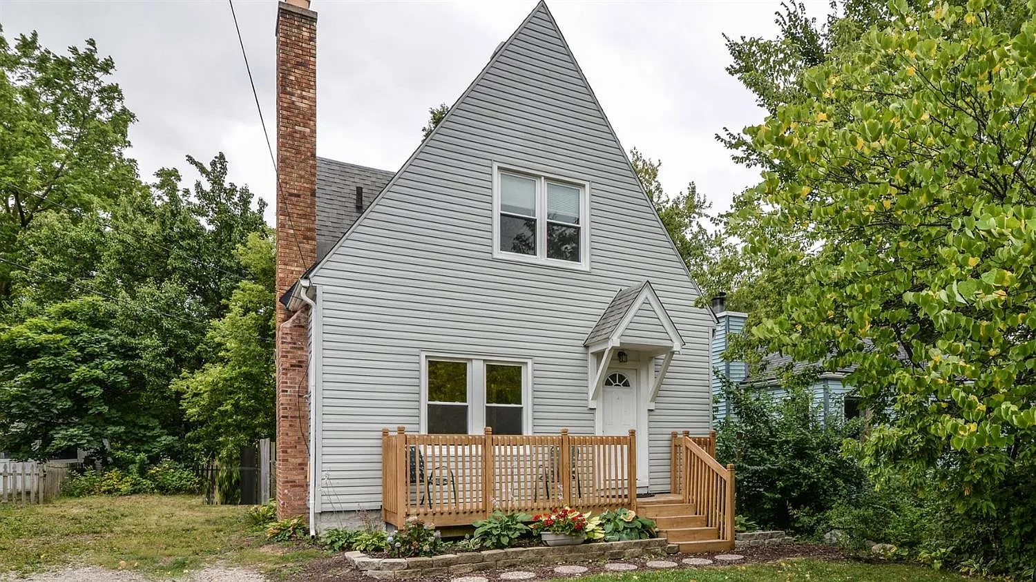 1362 Jewett St photo 1