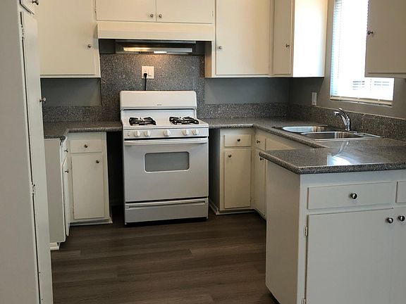 5th image of 936 W Huntington Dr APT L