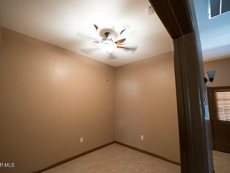 326 Coates Dr #B — Photo 7