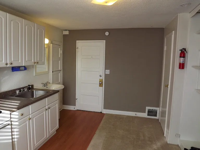 115 N Park St #7 — Photo 2