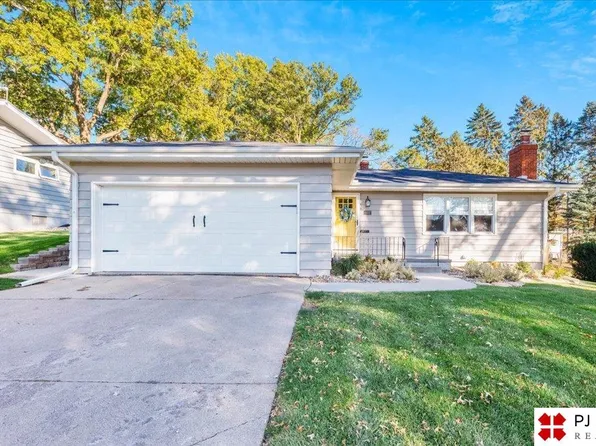 2607 S 49th St, Omaha, NE 68106