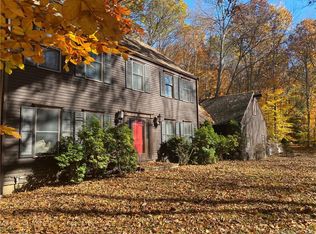 10 Dinglebrook Ln, Newtown, CT 06470