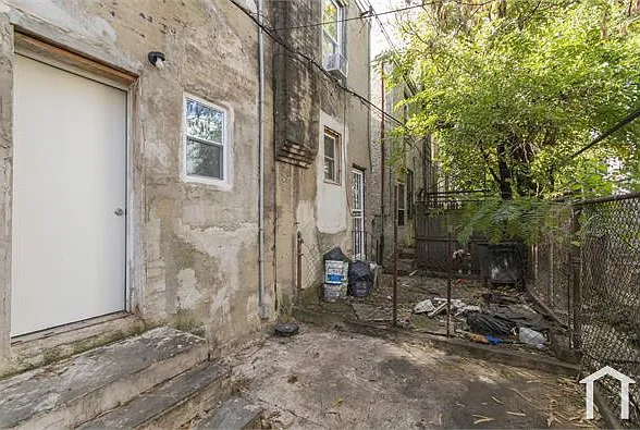 255 E Elkhart St — Photo 23