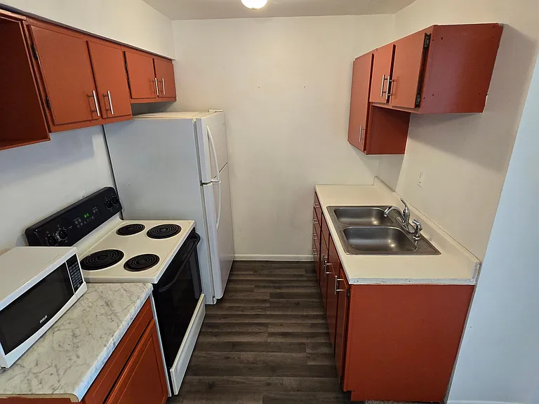 785 Groveland Pl #WILLIES1ST — Photo 11