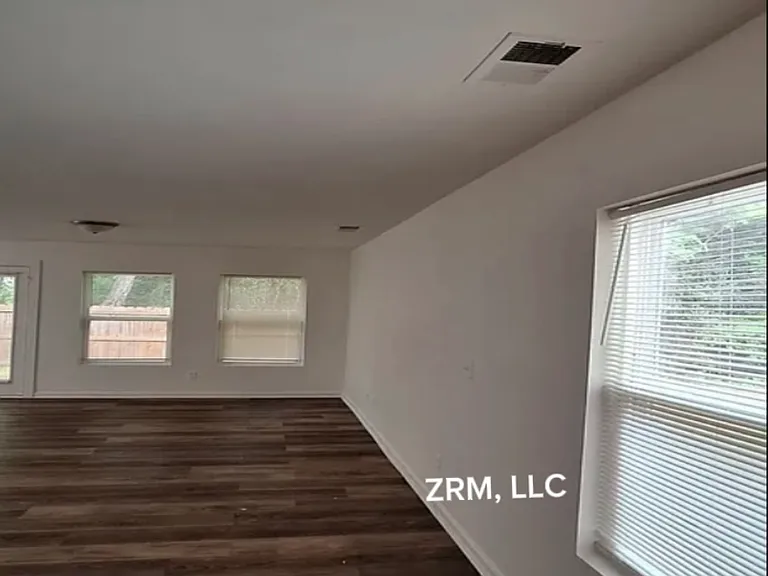 315 Crestfield Cir — Photo 6
