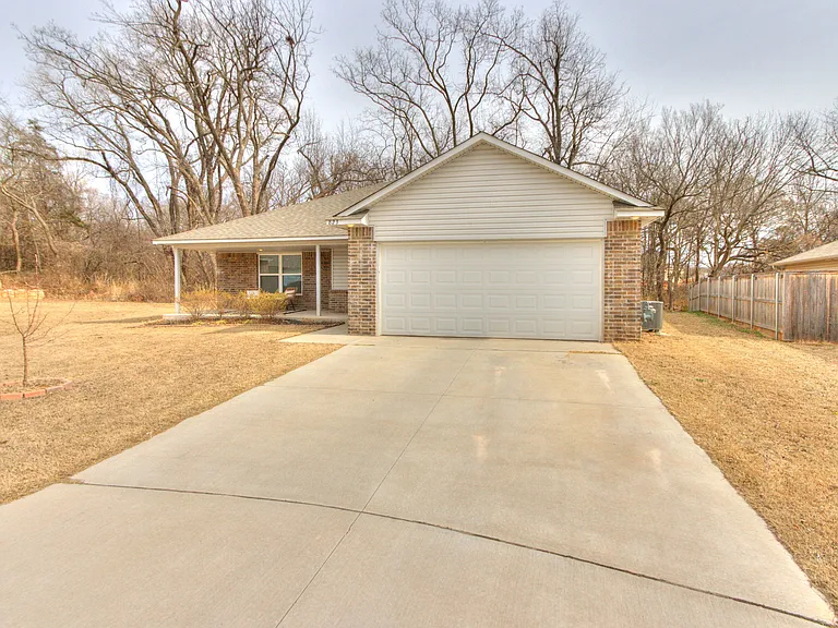 823 Highgarden Cir — Photo 1