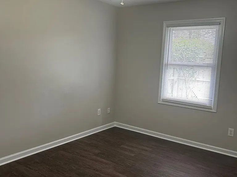 935 N Ashe St — Photo 5