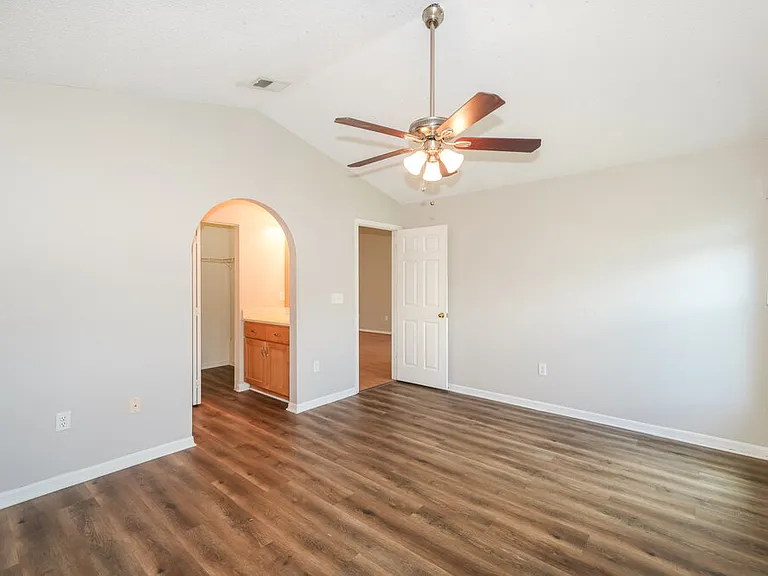 2047 Sarah Louise Dr — Photo 10