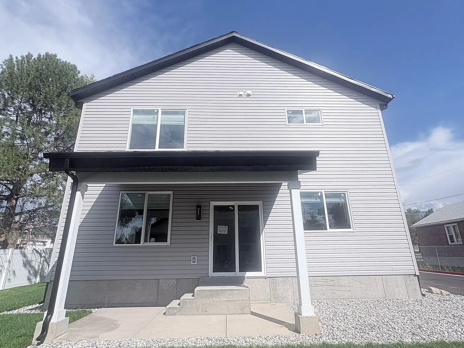 4 bed, 2.5 bath, 2089 sqft, $2,450 — Photo 2