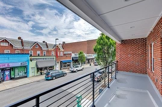 4th image of 2929 W Cary St #A