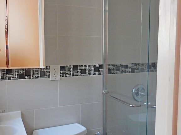 4th image of 681 Lincoln Pl #1A