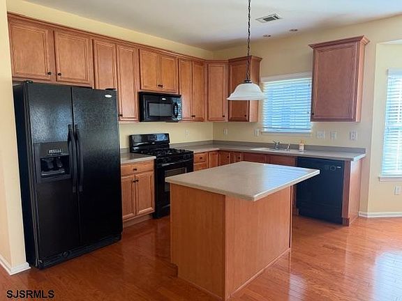 2nd image of 39 Poppy Rd